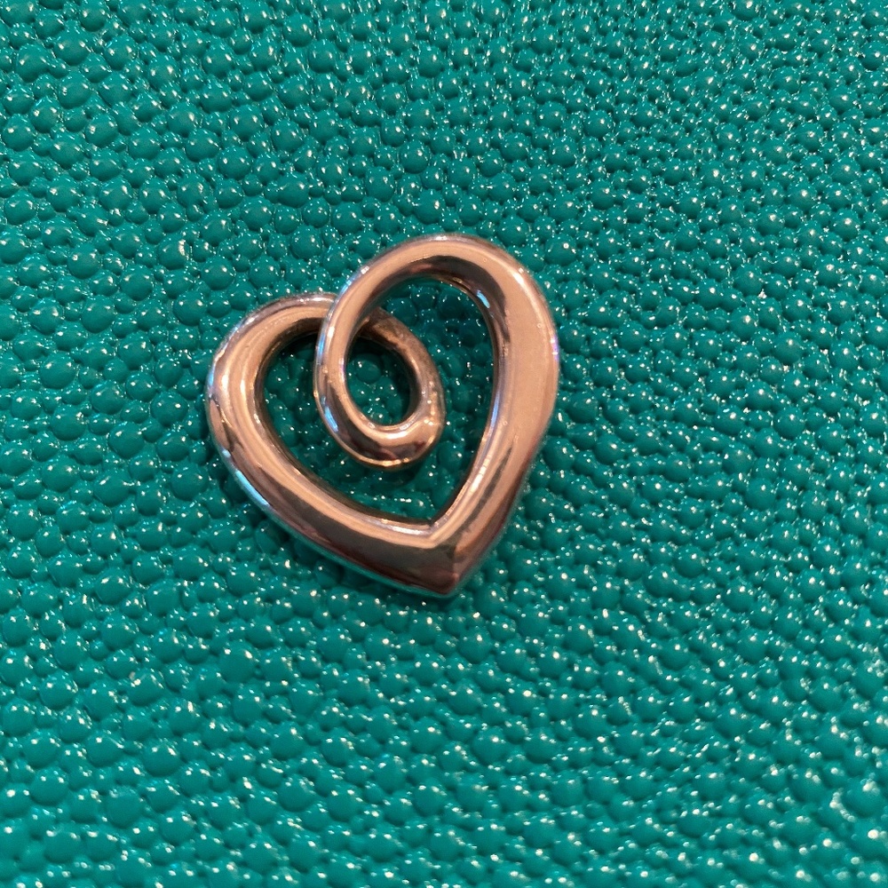 RETIRED James Avery Heart Strings Freeform Pendant